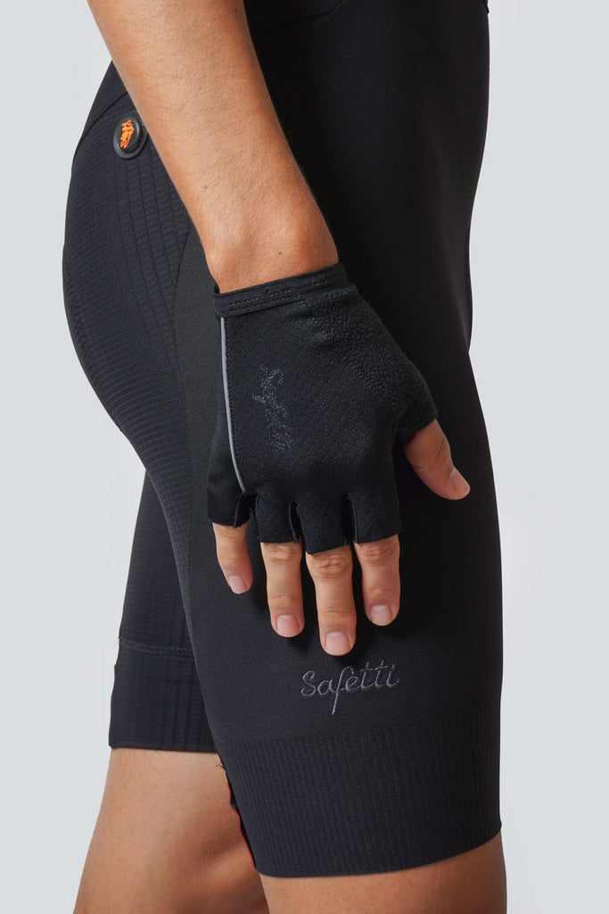 Safetti Transcend Cycling Gloves Black On Hand